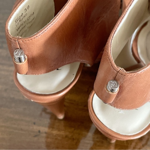 Velvet Angels Brown Leather Heels - Sz 39 or 9 - Picture 10 of 16